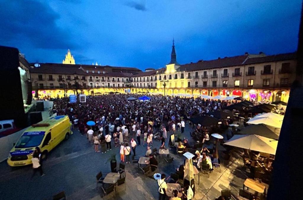 Arquitecto De La Vida- Plaza Mayor León Buitenkant foto