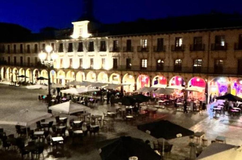 Arquitecto De La Vida- Plaza Mayor León Buitenkant foto