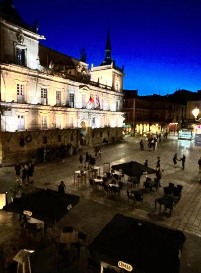 Arquitecto De La Vida- Plaza Mayor León Buitenkant foto