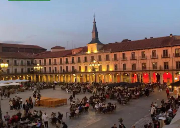 Arquitecto De La Vida- Plaza Mayor León Buitenkant foto