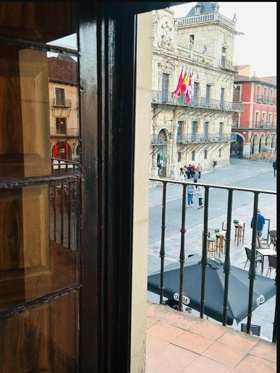 Arquitecto De La Vida- Plaza Mayor León Buitenkant foto