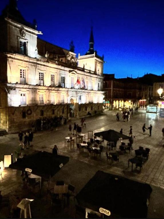 Arquitecto De La Vida- Plaza Mayor León Buitenkant foto