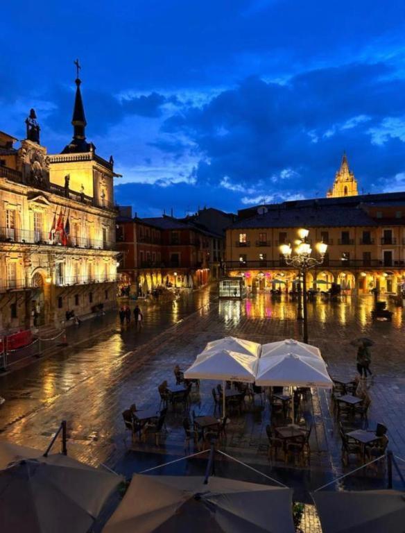 Arquitecto De La Vida- Plaza Mayor León Buitenkant foto
