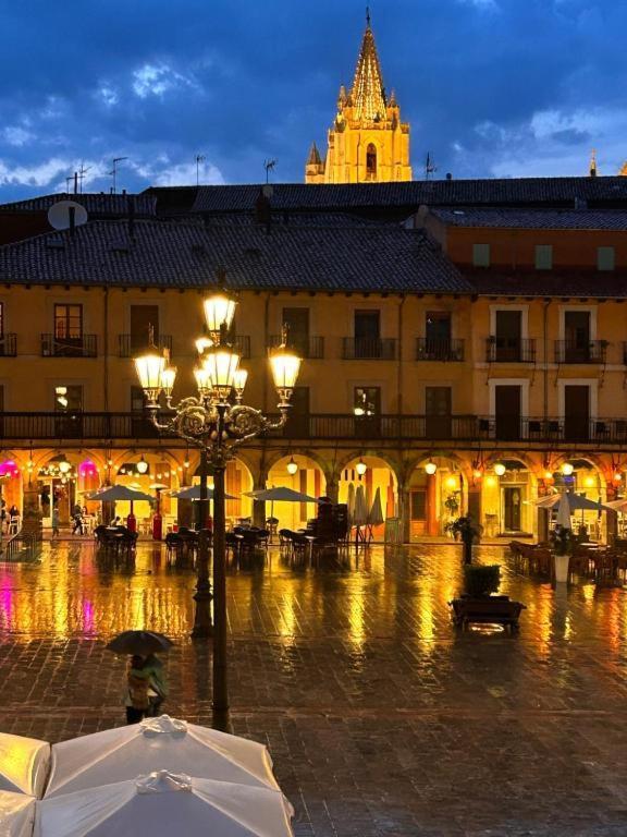 Arquitecto De La Vida- Plaza Mayor León Buitenkant foto