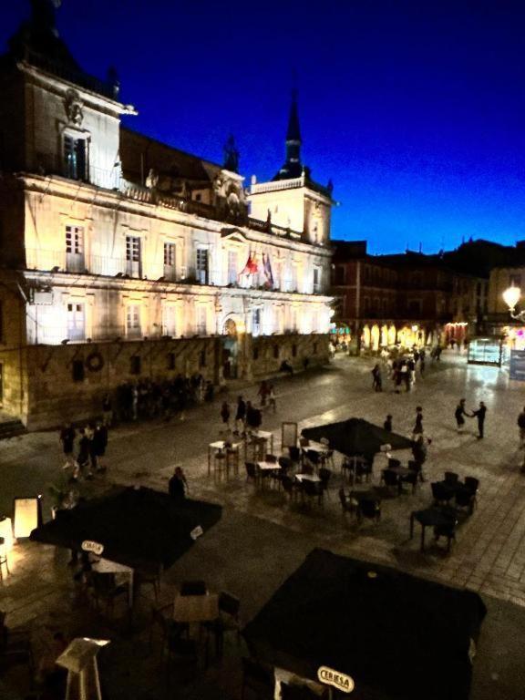 Arquitecto De La Vida- Plaza Mayor León Buitenkant foto