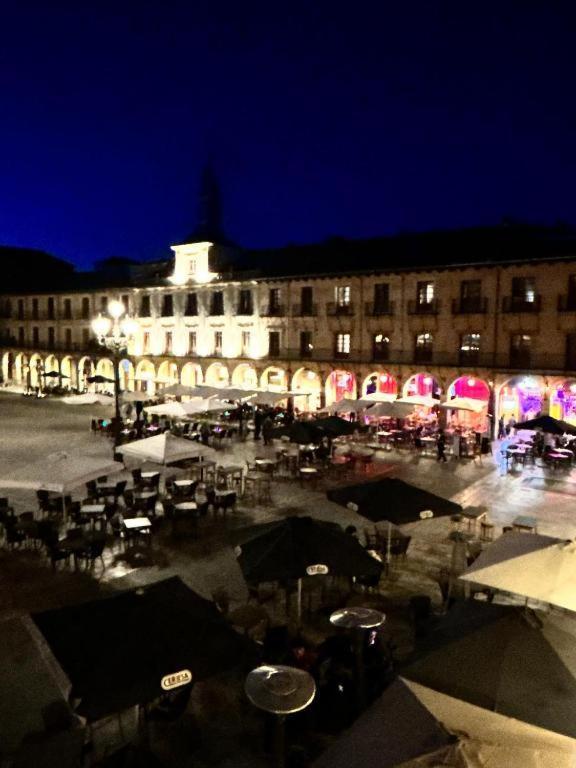 Arquitecto De La Vida- Plaza Mayor León Buitenkant foto
