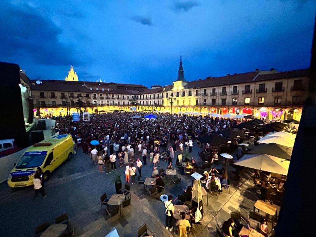 Arquitecto De La Vida- Plaza Mayor León Buitenkant foto