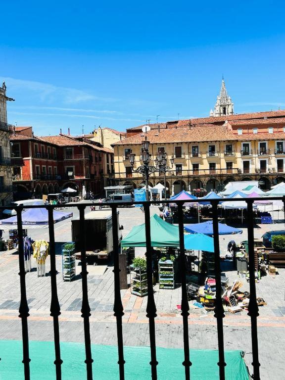 Arquitecto De La Vida- Plaza Mayor León Buitenkant foto