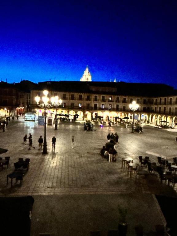 Arquitecto De La Vida- Plaza Mayor León Buitenkant foto