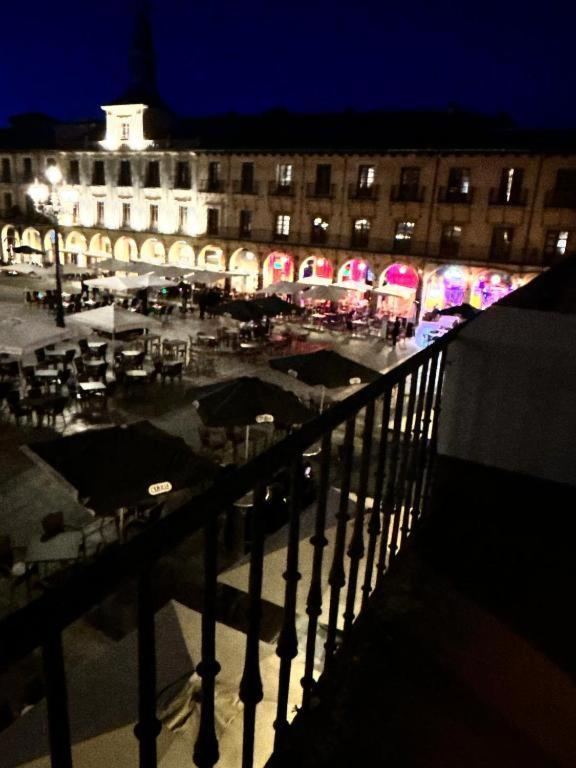 Arquitecto De La Vida- Plaza Mayor León Buitenkant foto